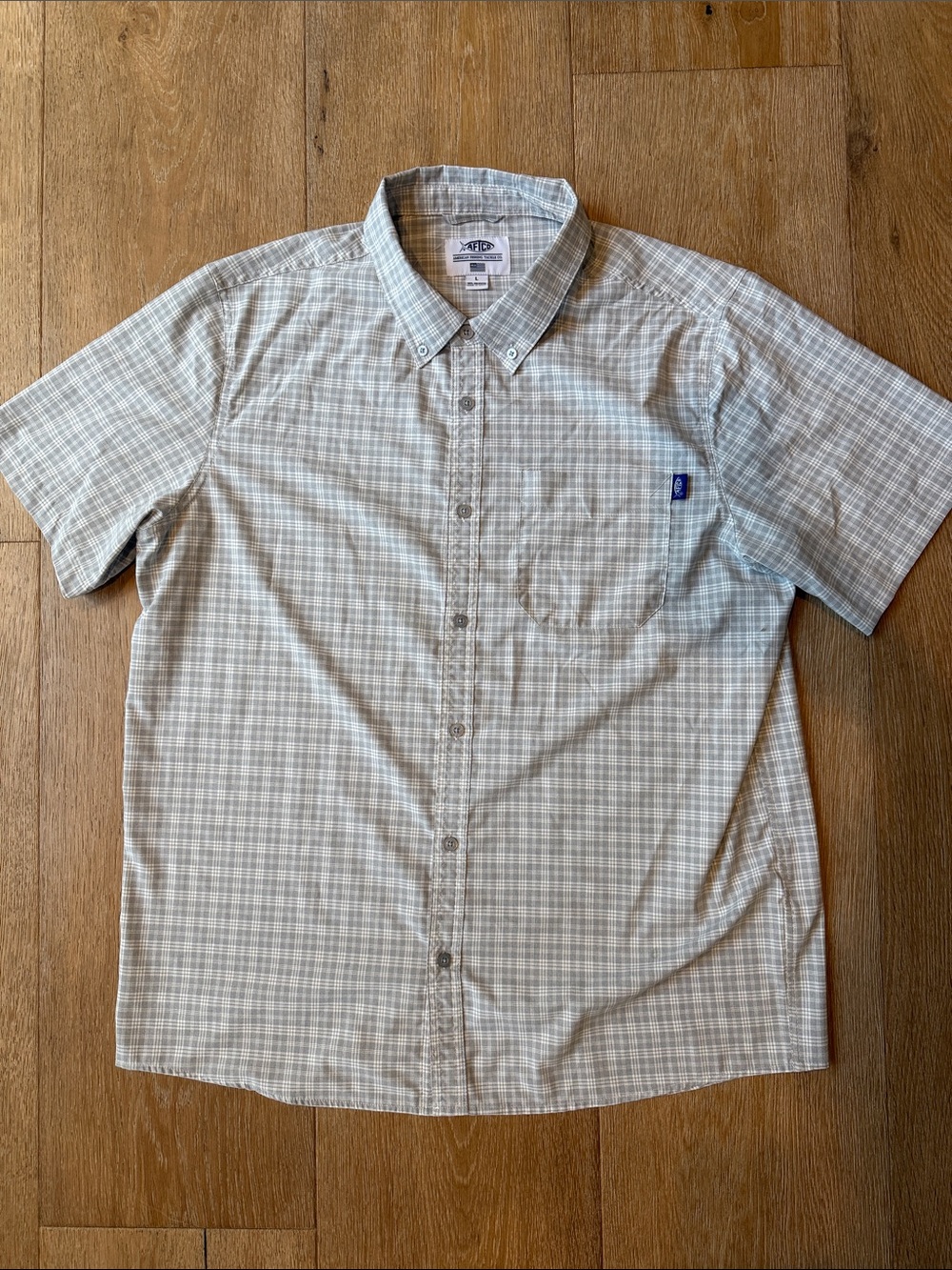 AFTCO Men’s Short-Sleeve Button-Down Shirt - Light Gray Plaid